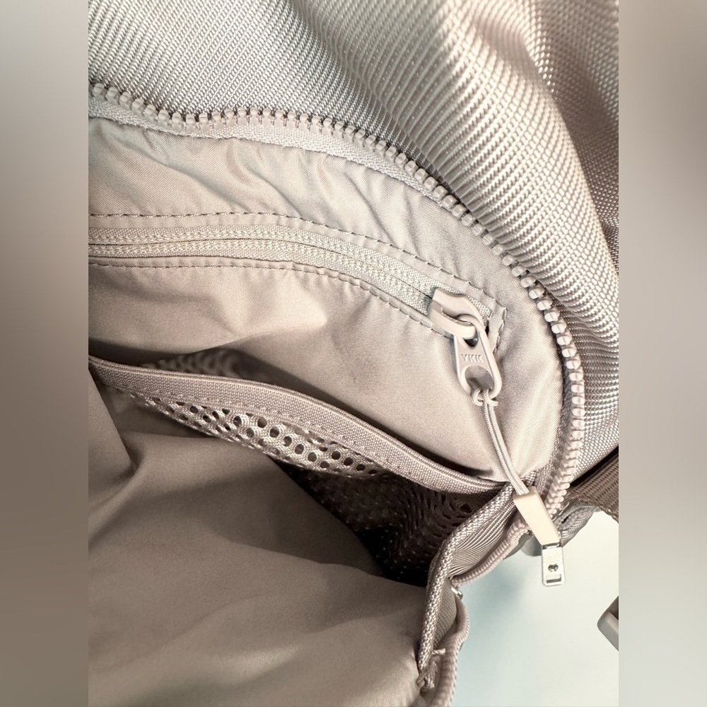 Lululemon Carry Onward Rucksack *12L - Picture 9 of 17